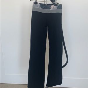 Lululemon | Black Groove Pant